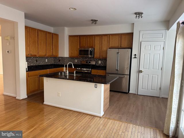 2627 TARLETON CORNER DR, Herndon, VA 20171