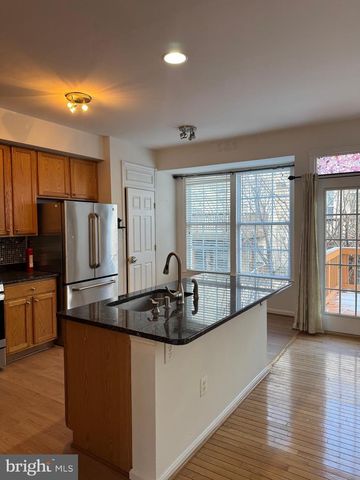 2627 TARLETON CORNER DR, Herndon, VA 20171