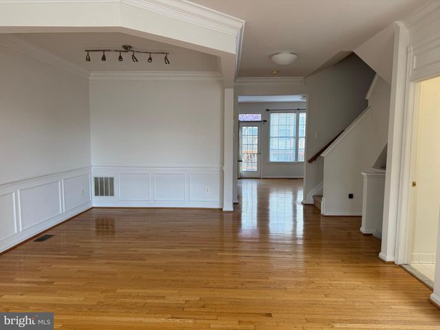 2627 TARLETON CORNER DR, Herndon, VA 20171