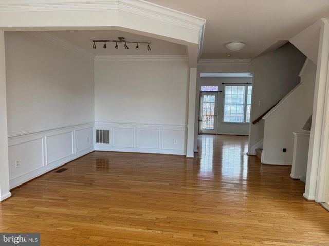 2627 TARLETON CORNER DR, Herndon, VA 20171