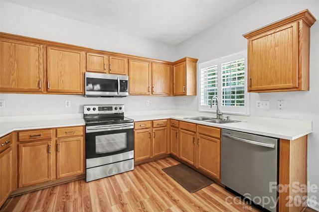 717 Pawley Drive, Charlotte, NC 28214