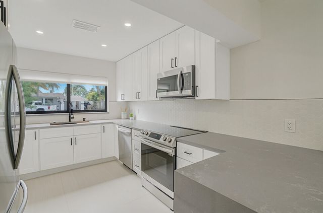 1333 SE 8th Street, Deerfield Beach, FL 33441