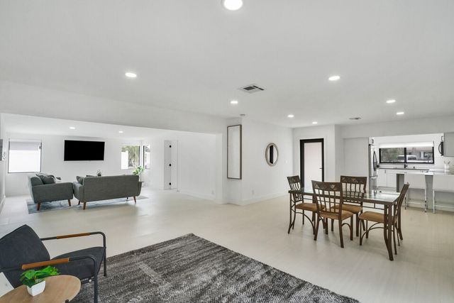 1333 SE 8th Street, Deerfield Beach, FL 33441