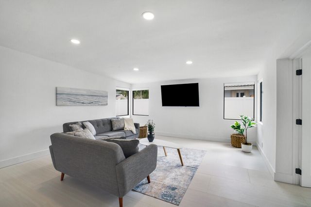 1333 SE 8th Street, Deerfield Beach, FL 33441