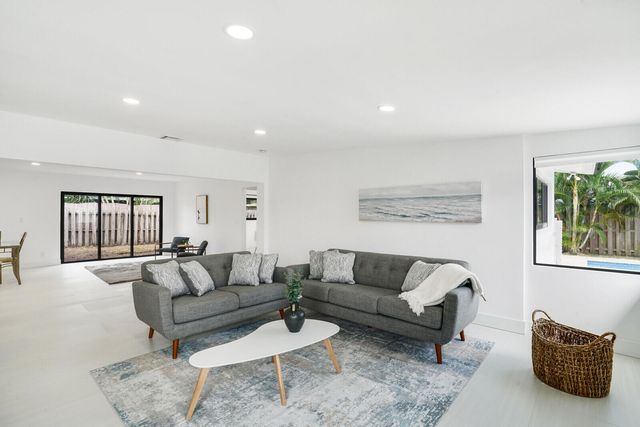 1333 SE 8th Street, Deerfield Beach, FL 33441