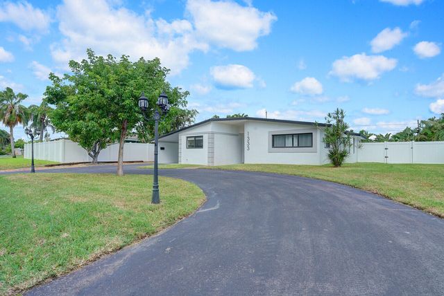 1333 SE 8th Street, Deerfield Beach, FL 33441