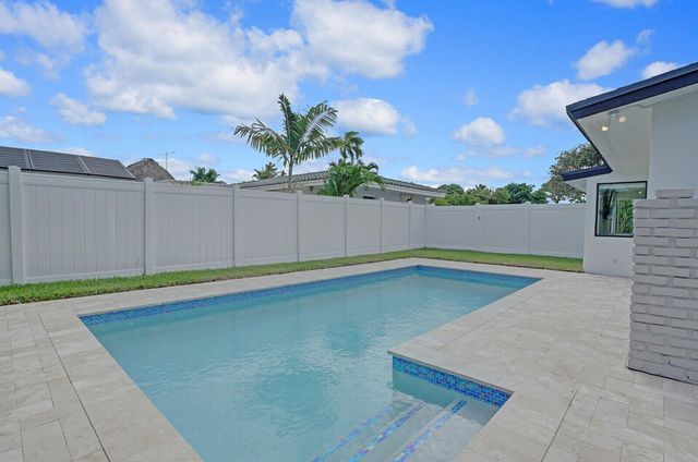 1333 SE 8th Street, Deerfield Beach, FL 33441