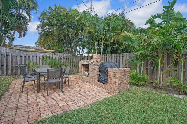 1333 SE 8th Street, Deerfield Beach, FL 33441