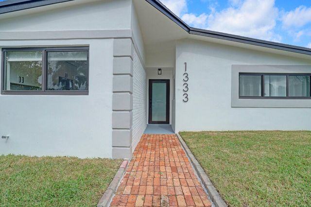 1333 SE 8th Street, Deerfield Beach, FL 33441