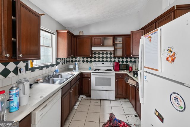 840 Tradd Court, Stone Mountain, GA 30087