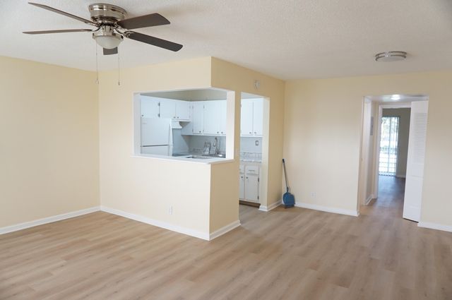 369 Sheffield O 369, West Palm Beach, FL 33417