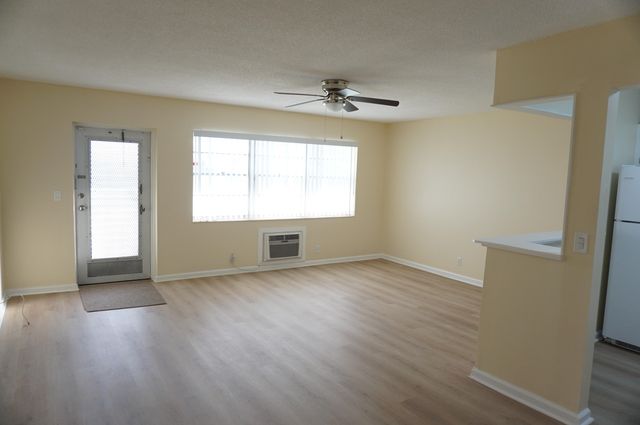 369 Sheffield O 369, West Palm Beach, FL 33417