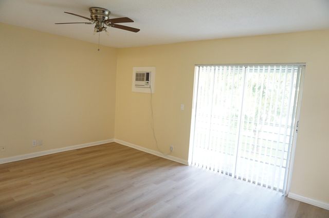 369 Sheffield O 369, West Palm Beach, FL 33417