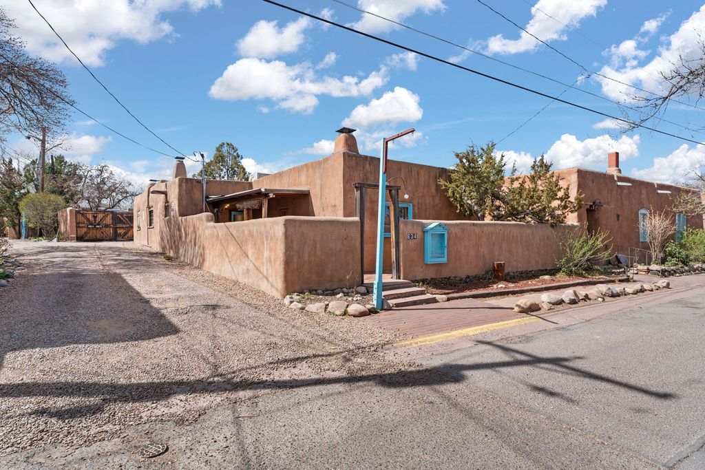 634 Canyon, Santa Fe, NM 87501