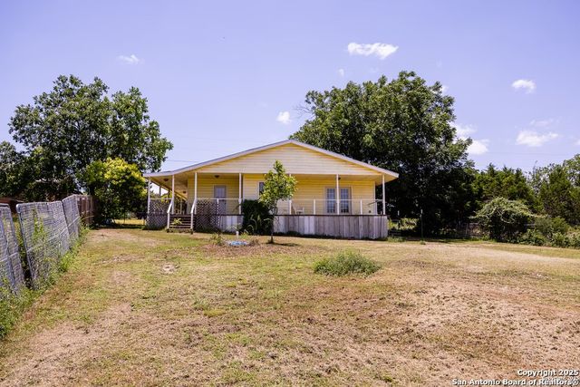 904 State Highway 173, Bandera, TX 78003