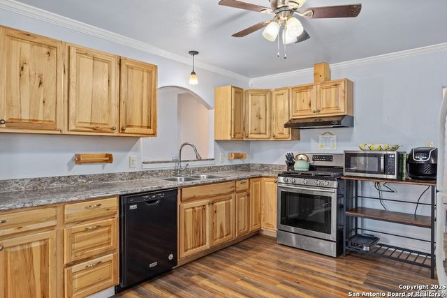904 State Highway 173, Bandera, TX 78003