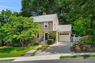 4 Daniels St, Lexington, MA 02421