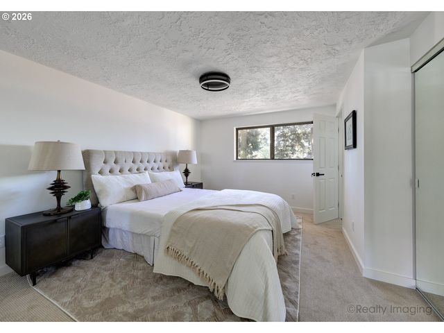 19425 Ne IRVING Ct, Portland, OR 97230