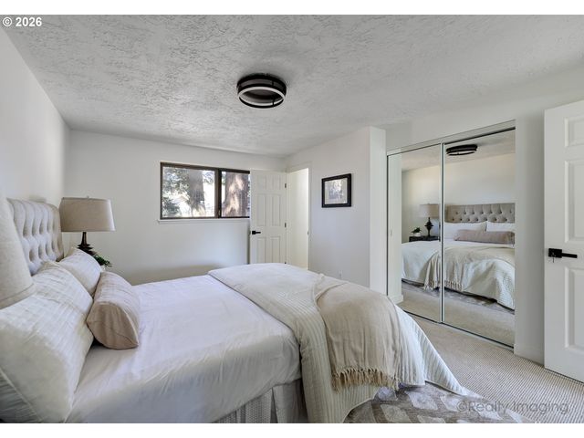 19425 Ne IRVING Ct, Portland, OR 97230