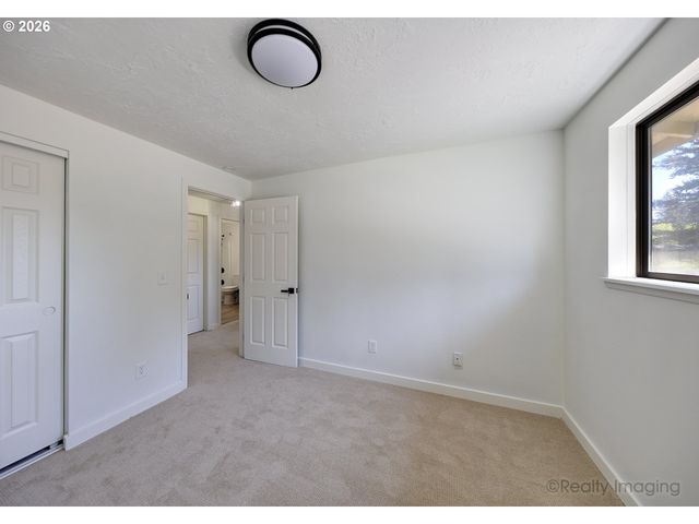 19425 Ne IRVING Ct, Portland, OR 97230