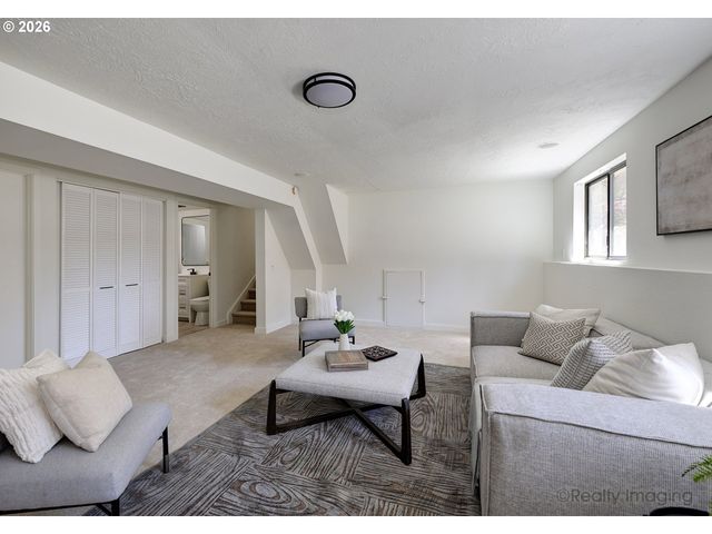 19425 Ne IRVING Ct, Portland, OR 97230