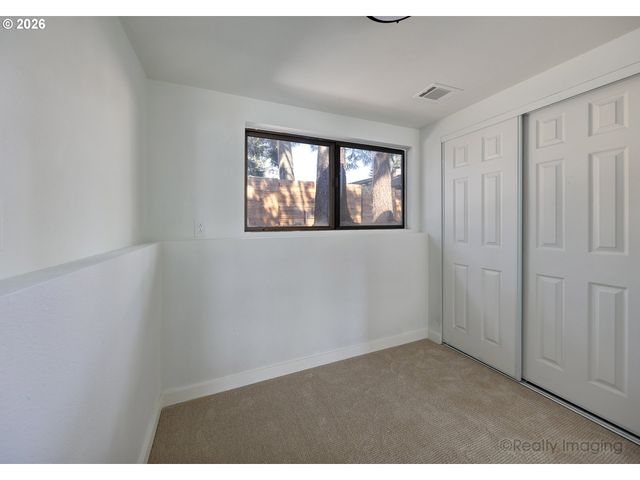 19425 Ne IRVING Ct, Portland, OR 97230