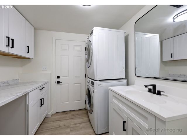 19425 Ne IRVING Ct, Portland, OR 97230