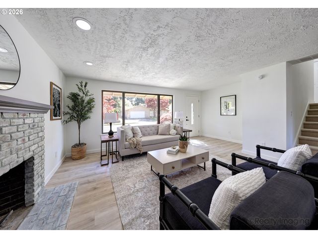 19425 Ne IRVING Ct, Portland, OR 97230