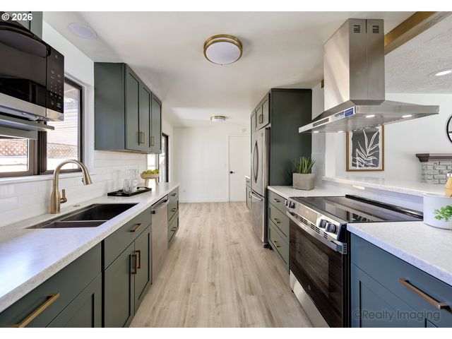 19425 Ne IRVING Ct, Portland, OR 97230