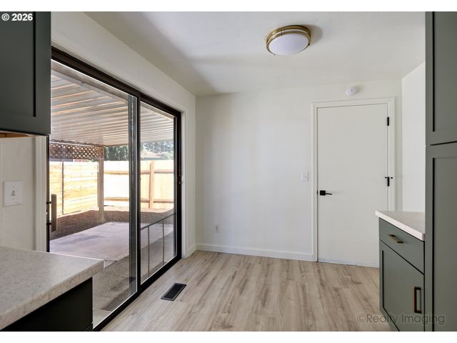 19425 Ne IRVING Ct, Portland, OR 97230