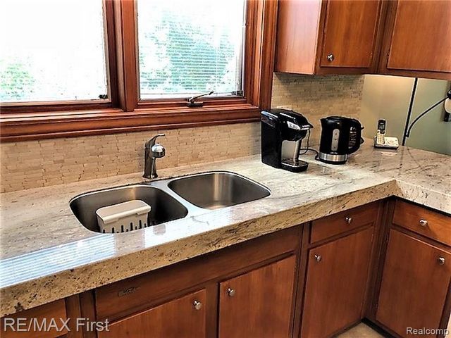 4805 BATES Drive, Warren, MI 48092