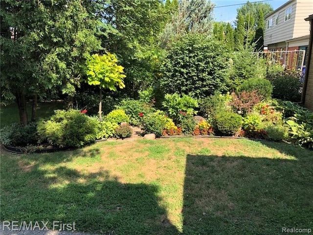 4805 BATES Drive, Warren, MI 48092