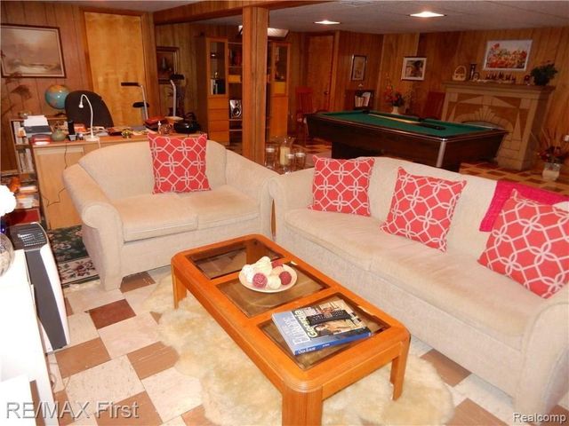 4805 BATES Drive, Warren, MI 48092
