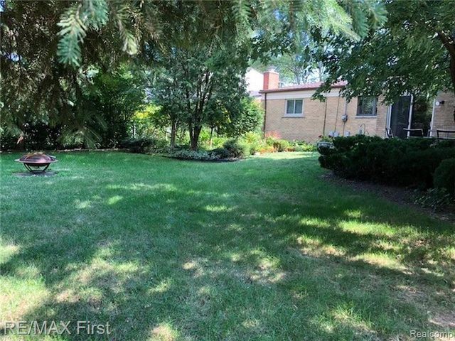 4805 BATES Drive, Warren, MI 48092