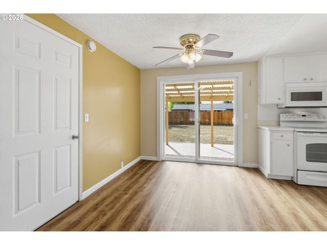 2690 CARBONA St, Eugene, OR 97404