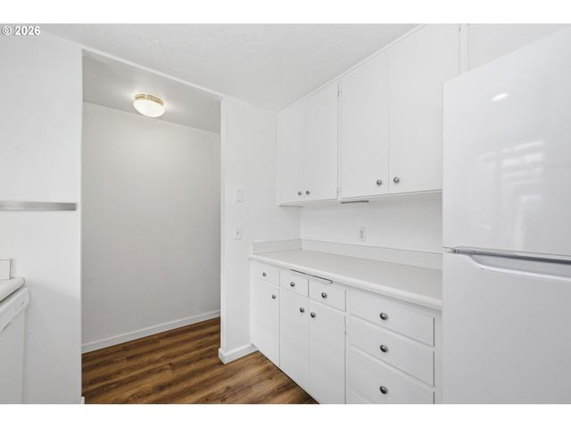 2690 CARBONA St, Eugene, OR 97404