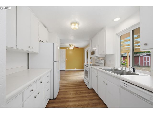 2690 CARBONA St, Eugene, OR 97404