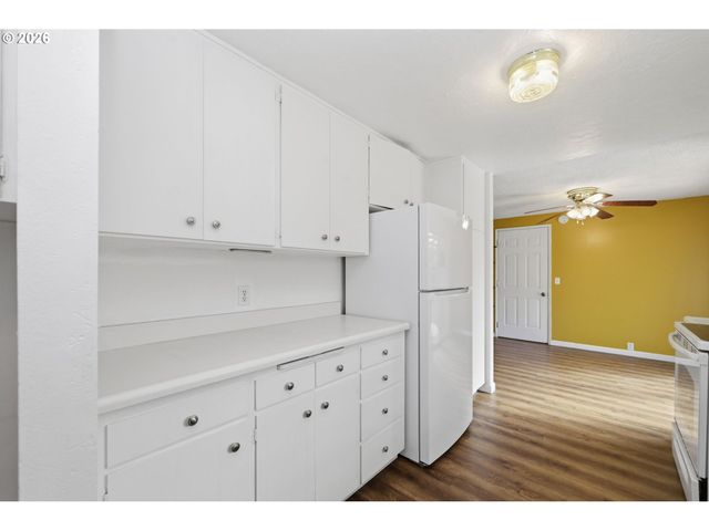 2690 CARBONA St, Eugene, OR 97404