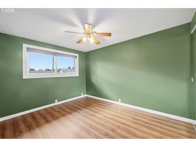 2690 CARBONA St, Eugene, OR 97404