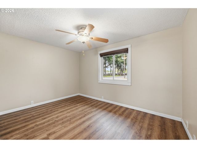 2690 CARBONA St, Eugene, OR 97404