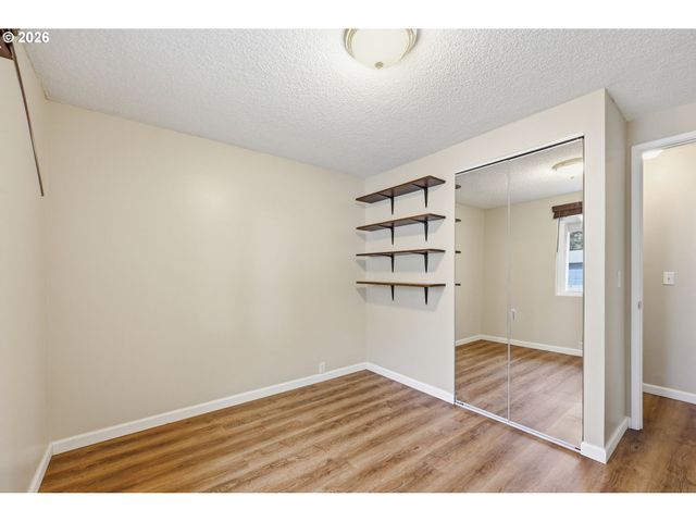 2690 CARBONA St, Eugene, OR 97404