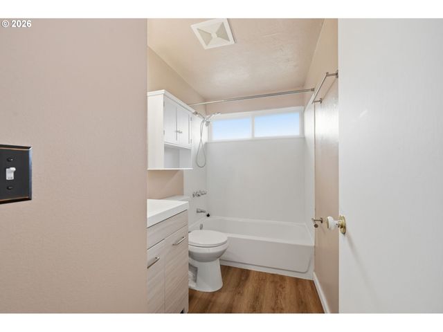 2690 CARBONA St, Eugene, OR 97404