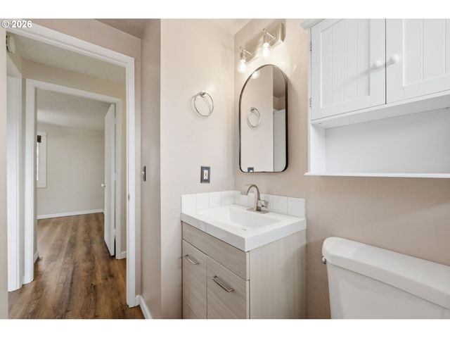 2690 CARBONA St, Eugene, OR 97404