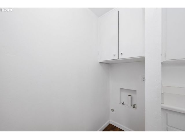 2690 CARBONA St, Eugene, OR 97404