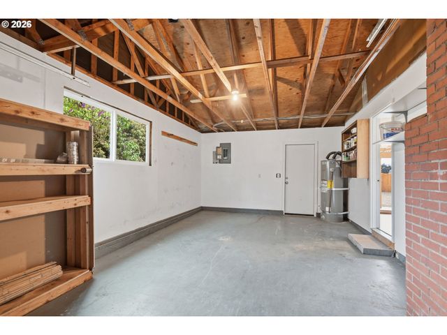 2690 CARBONA St, Eugene, OR 97404