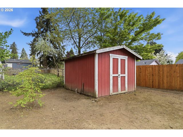 2690 CARBONA St, Eugene, OR 97404