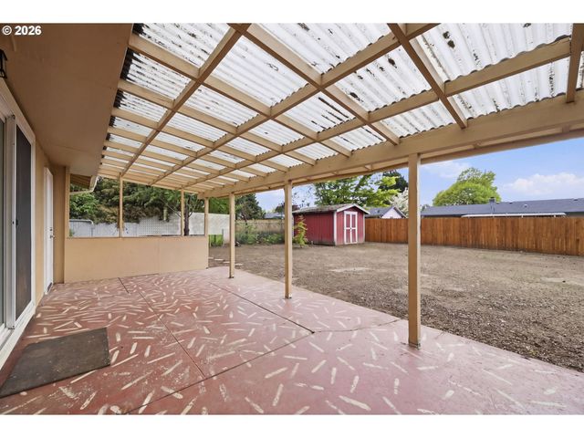 2690 CARBONA St, Eugene, OR 97404