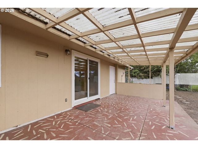 2690 CARBONA St, Eugene, OR 97404