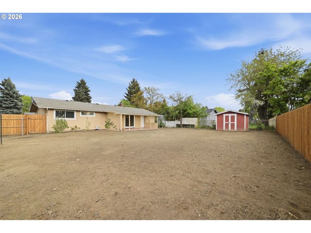 2690 CARBONA St, Eugene, OR 97404