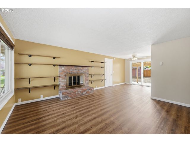 2690 CARBONA St, Eugene, OR 97404